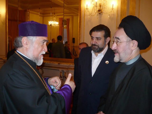 Le Catholicos Aram 1er rencontre le président Khatami