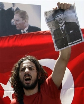 L&rsquo;armée turque appelle à une « réaction démocratique et légitime »