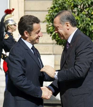 Le Premier ministre turc rencontre Sarkozy avant le sommet de l&rsquo;UPM