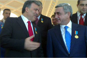 Première rencontre courtoise entre Abdullah Gul et Serge Sarkissian