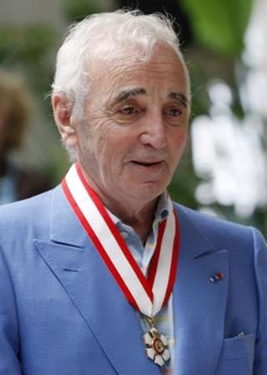 Charles Aznavour reçoit la plus haute distinction canadienne