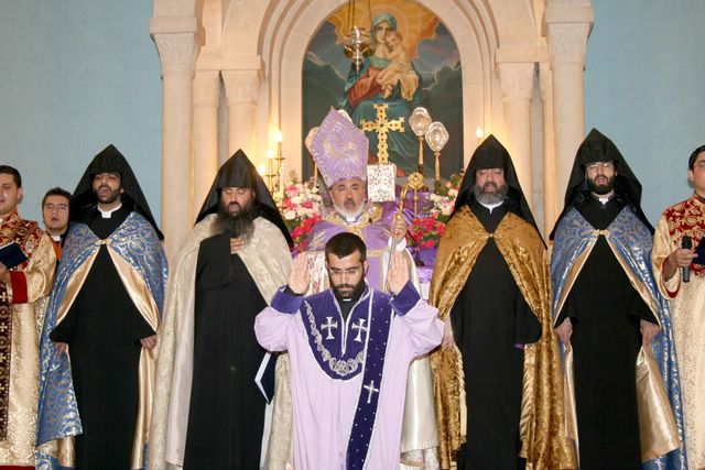 Ordination d&rsquo;un prêtre à Antélias