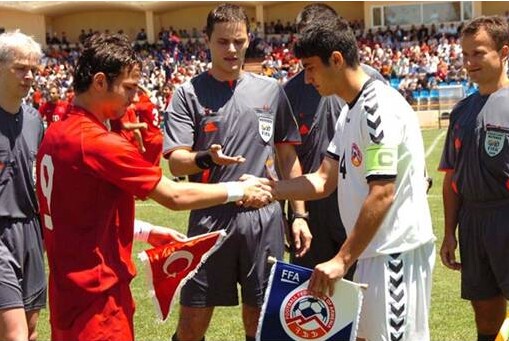 Ermenistan 2-1 Turkiye ( le match commenté par la télévision turque)