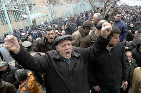 La version officielle des violences du 1er mars est contestée à l&rsquo;Assemblée
