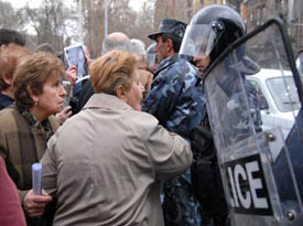 Des versions qui se confrontent et se contredisent