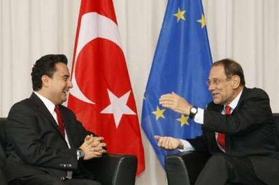 Bruxelles exhorte la Turquie à moderniser sa constitution