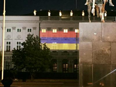 Le Palais présidentiel de Pologne illuminé aux couleurs de l&rsquo;Arménie pour honorer le 100ème anniversaire de la République d&rsquo;Arménie le 28 mai