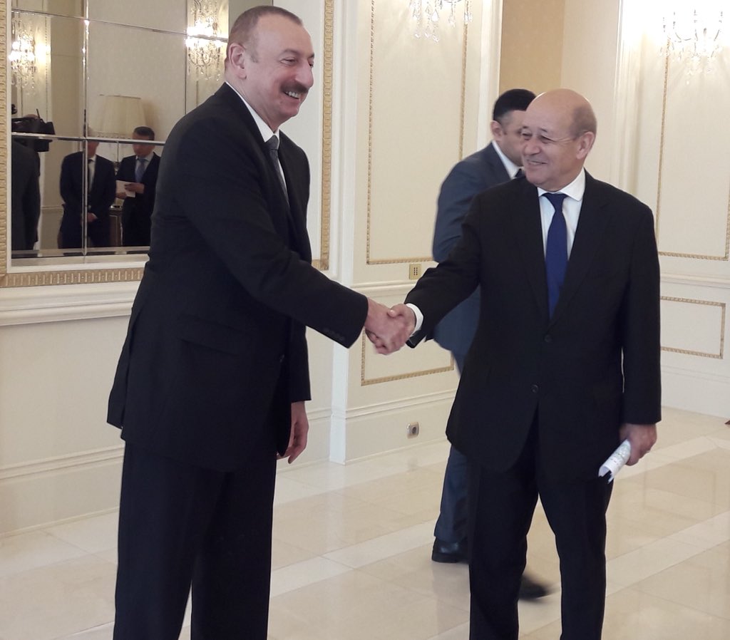 La visite du ministre Jean-Yves Le Drian à Bakou