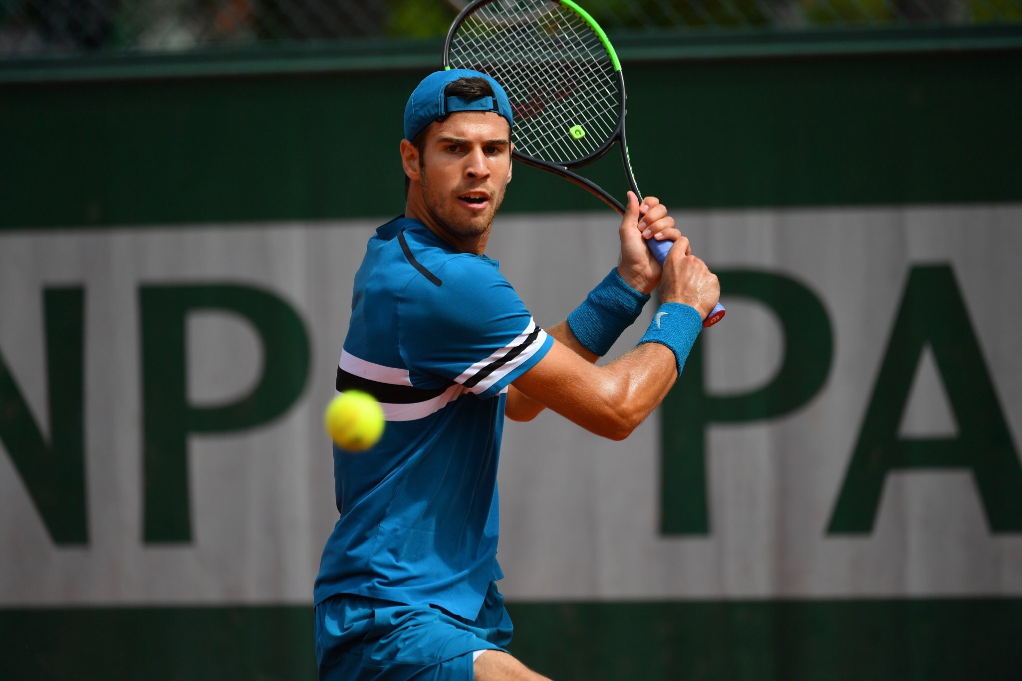Premier match solide à Roland Garros pour Karen Khachanov