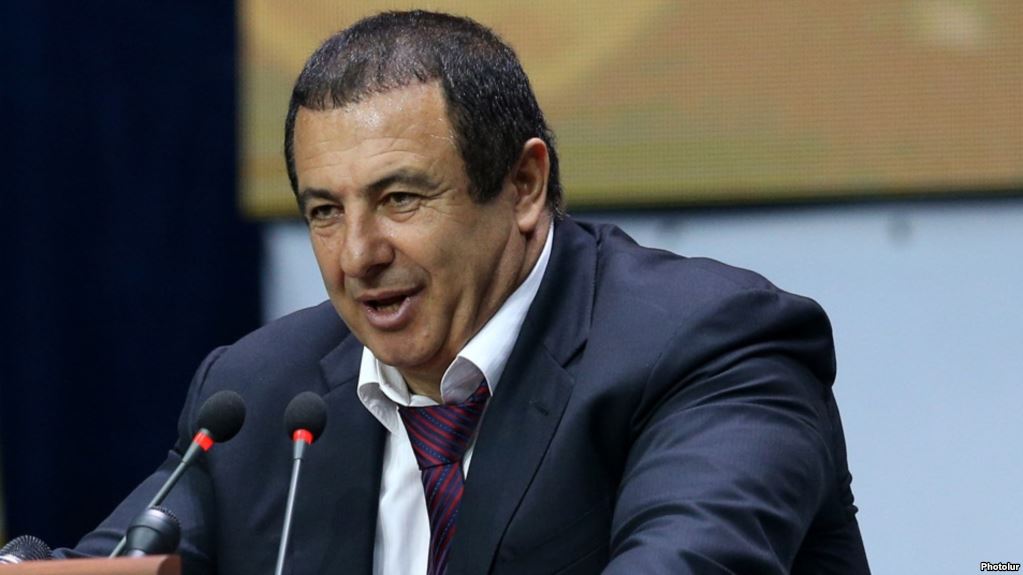 Gagik Tsarukian annonce viser la victoire électorale