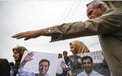 Turquie: le parti prokurde demande à la cour constitutionnelle de libérer Demirtas