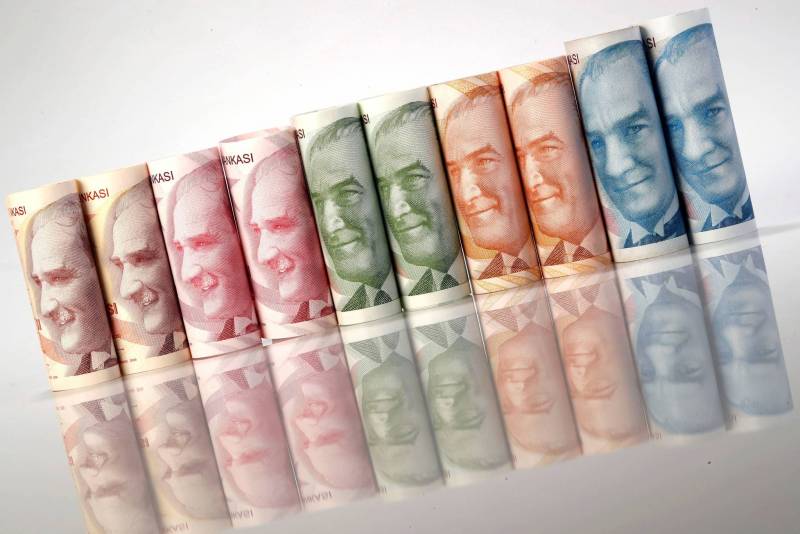 Turquie: nouvelle chute de la livre, qui perd près de 3% de face au dollar
