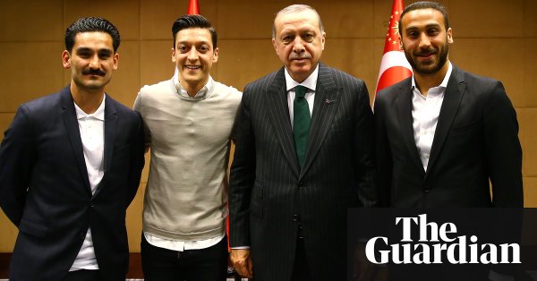 Foot/Özil et Gündogan fustigés pour une photo avec Erdogan
