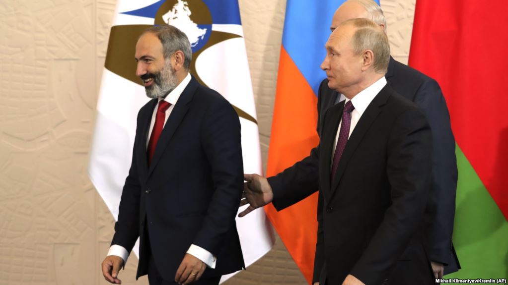 Nikol Pashinian se dit satisfait de ses entretiens « productifs » avec Poutine