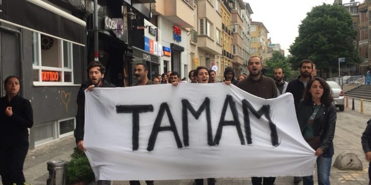 La guerre entre pro et anti-Erdogan fait rage sur Twitter
