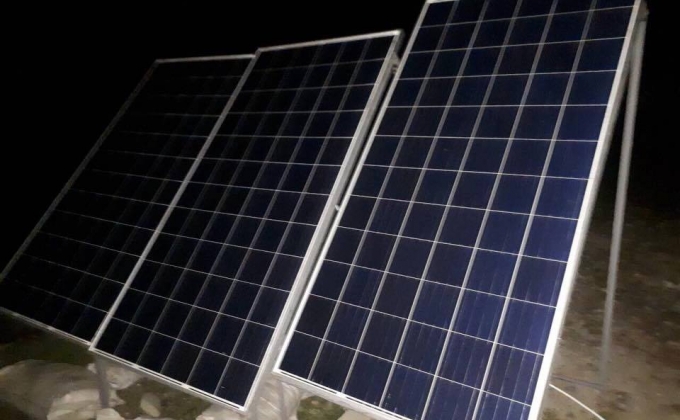 Des panneaux solaires et batteries installés dans un certain nombre de positions militaires