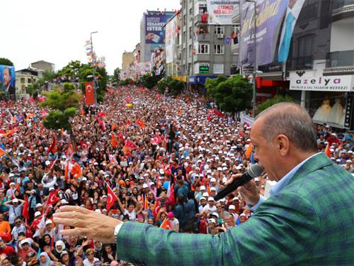Erdogan remporte la présidentielle au premier tour (autorités  électorales)