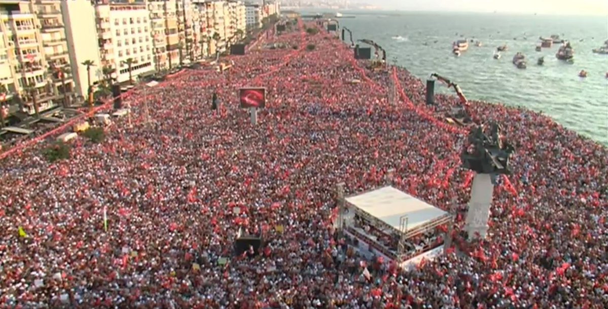 Des dizaines de milliers de supporteurs lors d&rsquo;un meeting électoral du  principal opposant d&rsquo;Erdogan