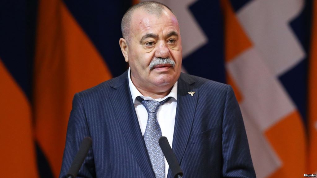 Un ancien général arrêté lors de confrontations à Echmiadzin