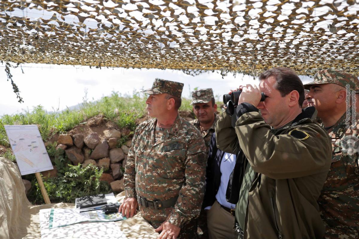 L&rsquo;armée azerbaïdjanaise avance sur la frontière entre le Nakhitchevan et l&rsquo;Arménie