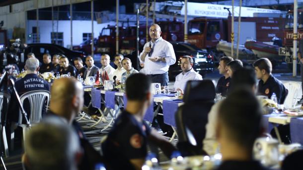 Mevlut Cavusoglu : « la Turquie fournit beaucoup d&rsquo;efforts pour stopper les combats en Syrie »