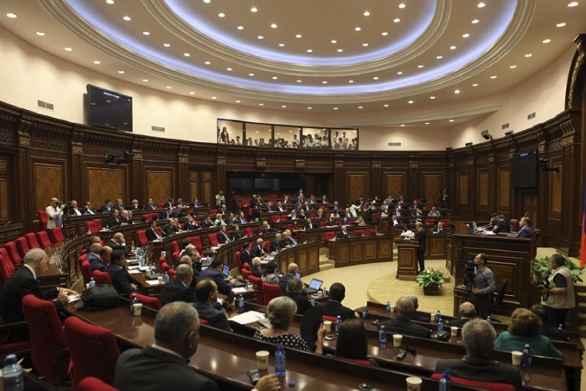 Une série de défections laisse le parlement arménien entre les mains de Nikol Pashinyan