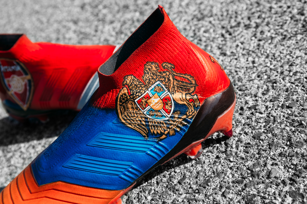 Les nouvelles chaussures d&rsquo;Henrikh Mkhitaryan à Arsenal porteront les couleurs de l&rsquo;Arménie et ses armoiries