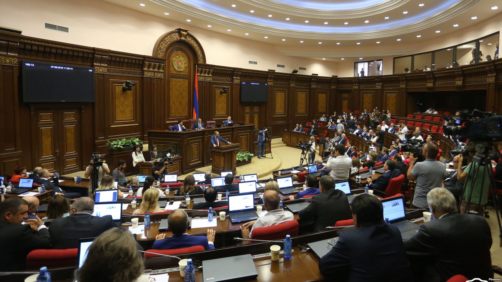 Le Parlement arménien approuve sans enthousiasme le programme de gouvernement de Nikol Pachinian