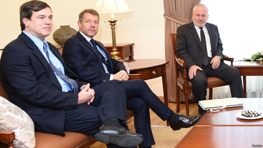 Une première rencontre entre le nouveau gouvernement et le groupe de Minsk