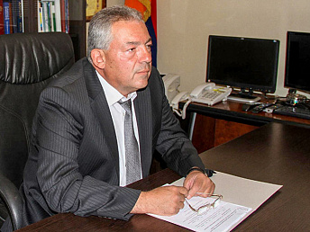Le Président de la Cour de cassation d&rsquo;Arménie présente sa lettre de démission
