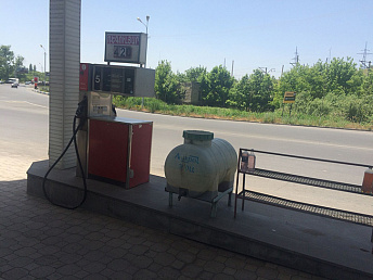Une inspection révèle des brèches dans les stations-service de gaz comprimé et d&rsquo;essence