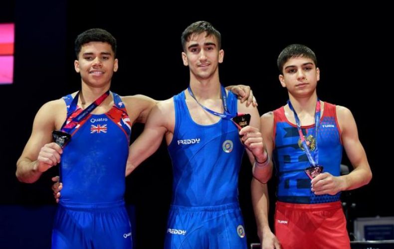Gaguik Khachikyan (Arménie) gagne la médaille de bronze aux Cheval d’arçons lors des championnats d’Europe junior de gymnastique sportive