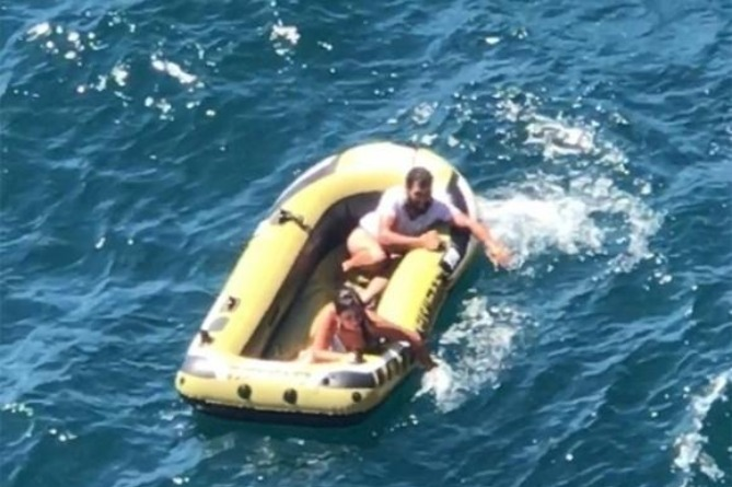 En dérive sur la mer Noire un couple arméno-russe sauvé