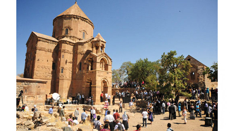 Le ministre turc de la Culture assistera à la messe arménienne ce dimanche à l’église Sourp Khatch (Sainte-Croix) d’Akhtamar