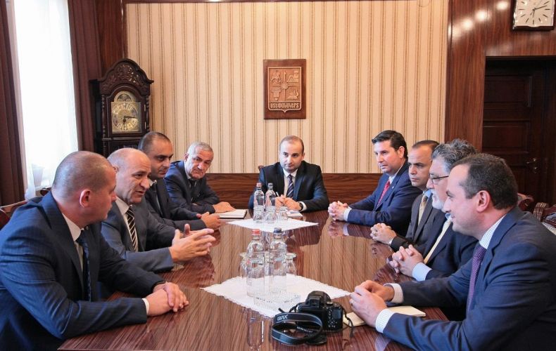 La délégation de Glendale avec le maire Zareh Sinanyan reçue à Stepanakert (Artsakh)