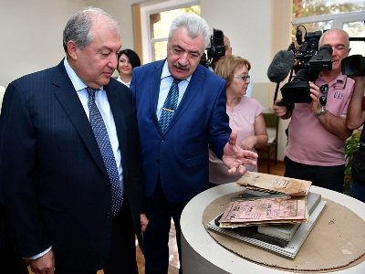 Le président arménien Armen Sarkissian a visité les Archives nationales d’Arménie
