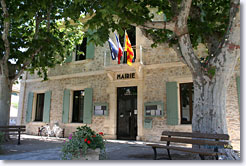 Mouriès, son village d’adoption, rend hommage à Charles Aznavour
