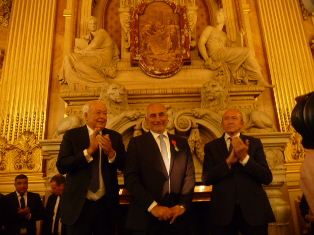 Georges Képénékian va céder sa place de maire à Gérard Collomb