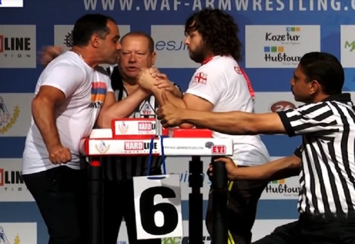 L’Arménie gagne deux médailles d’or aux championnats du monde de bras-de-fer à Antalya (Turquie)