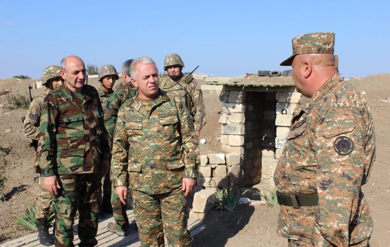 Le président de l’Artsakh, Bako Sahakian a inspecté le front à l’est de l’Artsakh