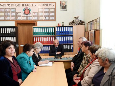 Bako Sahakian s’est rendu auprès des membres de l’Association des proches des combattants de l’Artsakh portés disparus