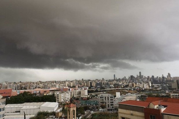 La tempête qui sévit au Liban a tué un jeune Arménien, Harout Housiguian (27 ans) à Bourj Hammoud (Beyrouth) éjecté de sa fenêtre du 9e étage d’un immeuble