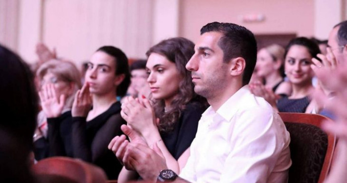 Henrikh Mkhitaryan a présenté à Londres l’élue de son cœur, Betty Vardanyan la fille du propriétaire de « Grand Holding »
