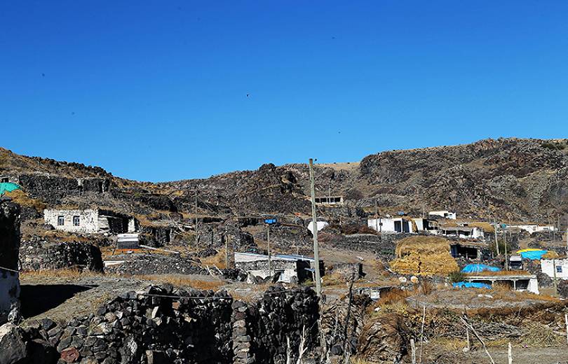 Les habitants Kurdes du village de Kelittash à la frontière entre la Turquie et l’Arménie affirment qu’ils vivent dans les maisons des Arméniens