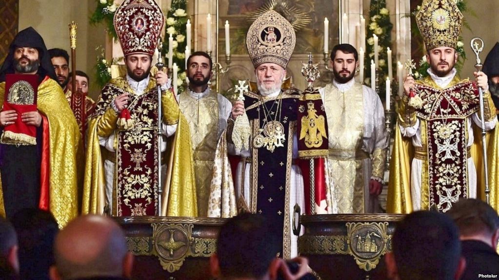 Le Parlement rejette des projets de loi visant à protéger le Catholicos