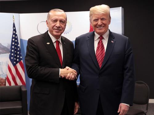 Trump a décidé du retrait américain lors d’un entretien avec Erdogan