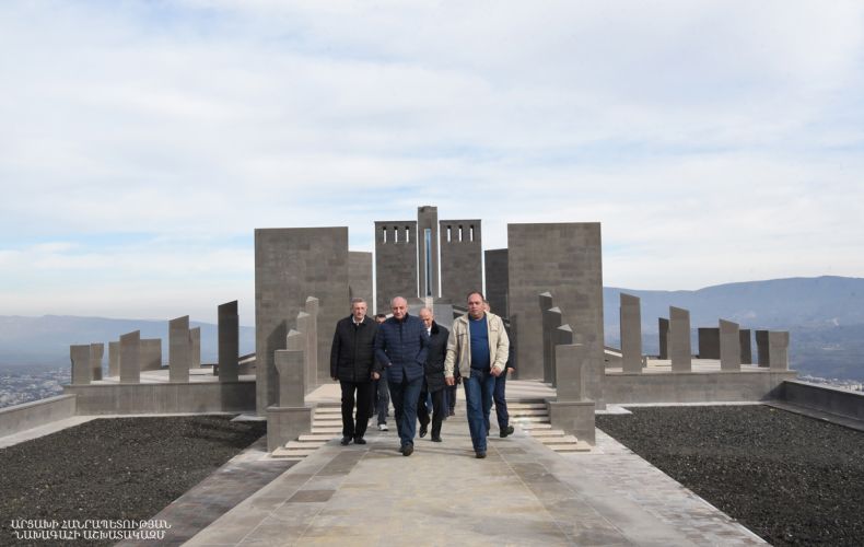 Bako Sahakian a visité le chantier du futur complexe sportif et culturel à Stepanakert