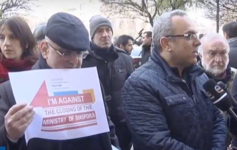 Les Arméniens réfugiés de Syrie ont manifesté à Erévan en faveur du maintien du ministère de la Diaspora