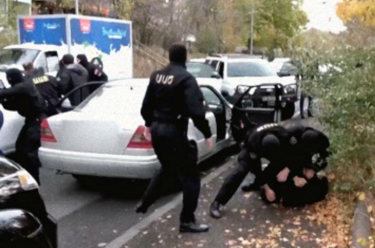 Deux citoyens indiens, soupçonnés dans la fabrication de faux dollars arrêtés à Gumri