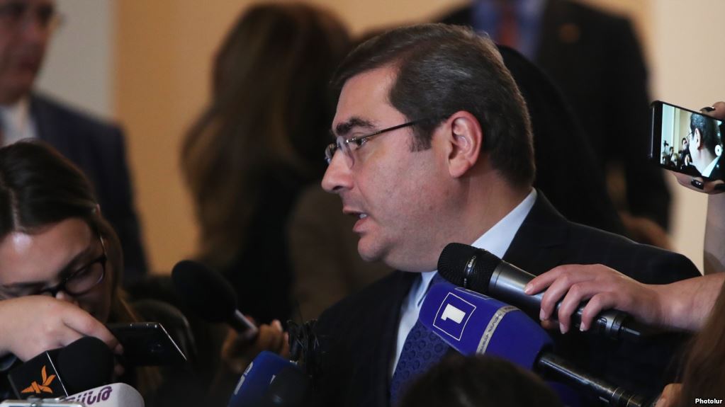 La polémique sur les primes de fin d’année prend de l’ampleur